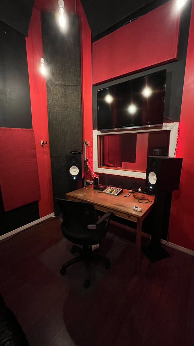 StewartTuttle's tweet image. Come work LA! 6 hour blocks $100 12 hour blocks $150 thealtarstudiosla.com