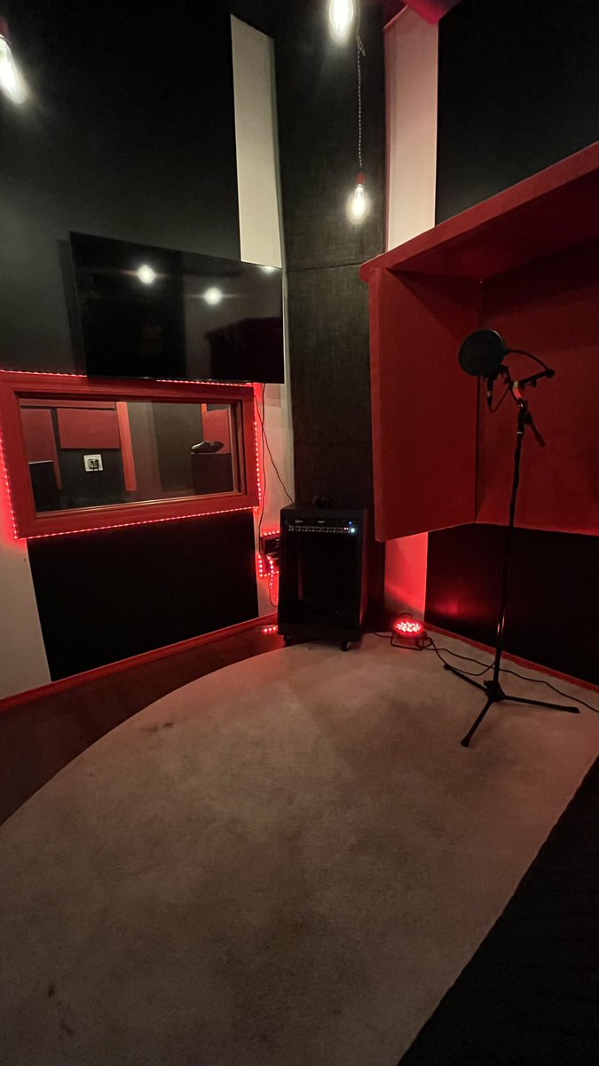 StewartTuttle's tweet image. Come work LA! 6 hour blocks $100 12 hour blocks $150 thealtarstudiosla.com