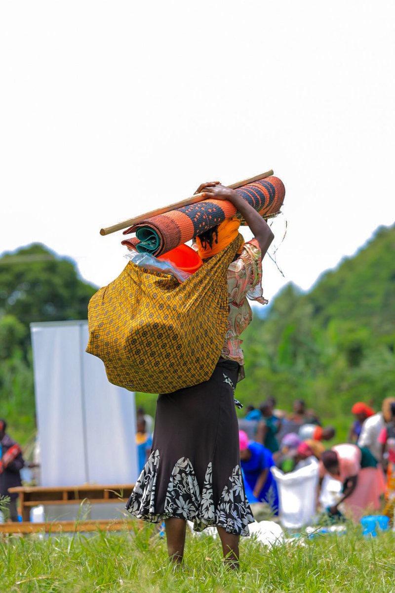 🎯Disaster Repsonse 📍 Bunyangabu & Kasese districts With support from @EUinUG, we have provided core non food items relief to 297 households affected by disasters in Bunyangabu and Kasese districts. Each household received 2 Blankets, 2 mats, 1 tarpaulins, Kichen set