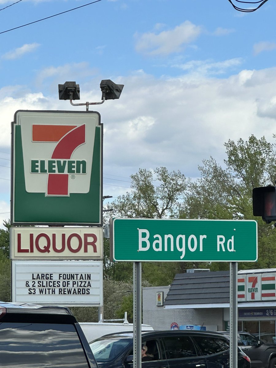 So……ummmmm…….
Evidently in Bay City you can 7/11 liquor on Bangor. 💀💀💀💀

#thingstodowheninmichigan
#baycity