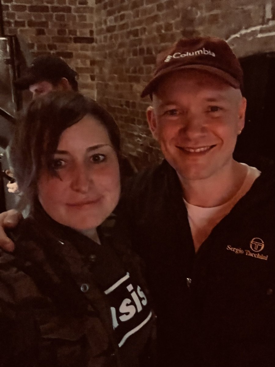 LondonHolly1865's tweet photo. Fangirling again! 🤣

Many thanks to J and @afflecks_palace for a tremendous gig. 

Coming onstage to Chas ‘n Dave was a lovely cheeky touch! 

#AfflecksPalace #Omeara https://t.co/emDd32SSQg