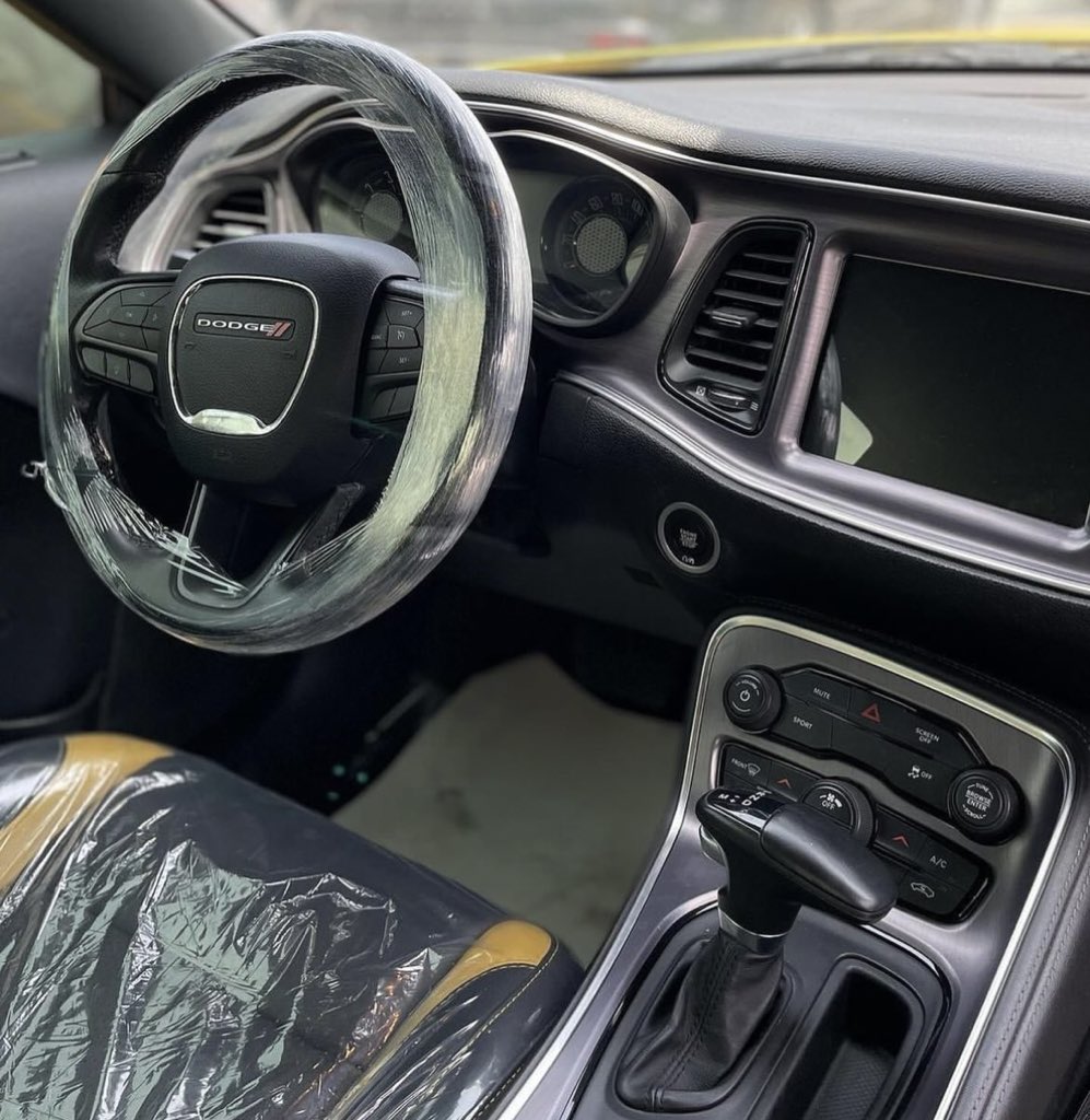 E sharp 🔥 

2019 Dodge Challenger now available 
-Yellow on Two tone Interior 
🏷️: N37million 
Contact for details 📥