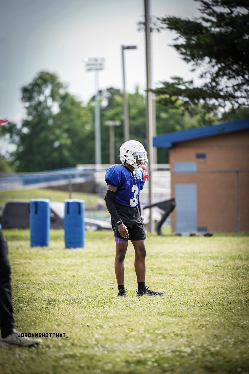 First week of Spring Ball ✅ @CoachVereen @charlottepreps @pepman704 @NorthMeckFB