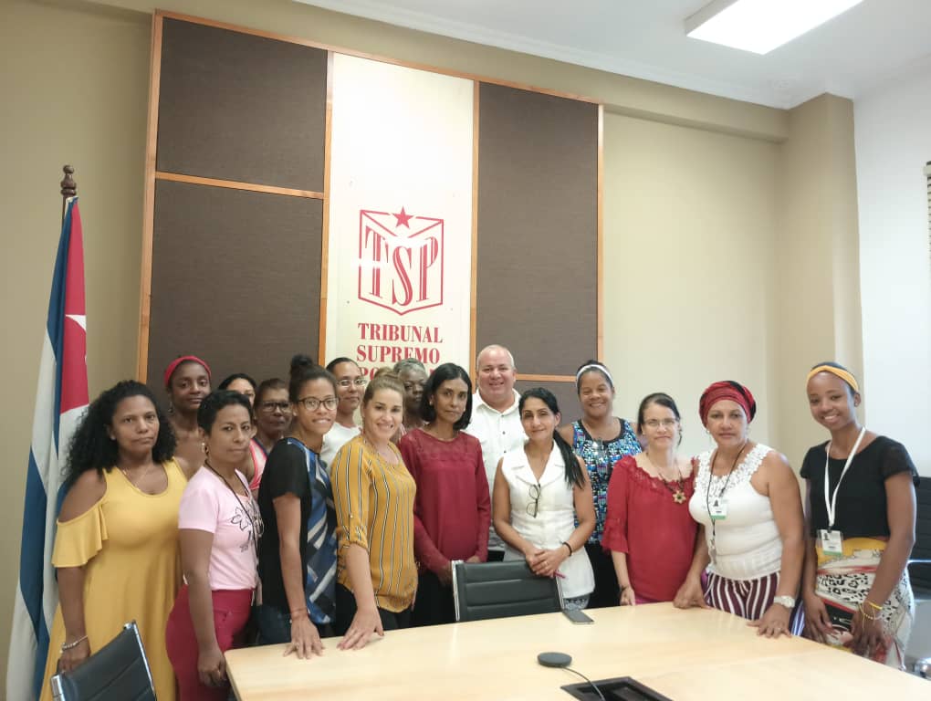 El reconocimiento del colectivo del #TSupremoCU a nuestras madres es un gesto que agradecemos y nos compromete a ser mejores.
#SePuedeMuchoJuntos
#MujeresEnRevolucion