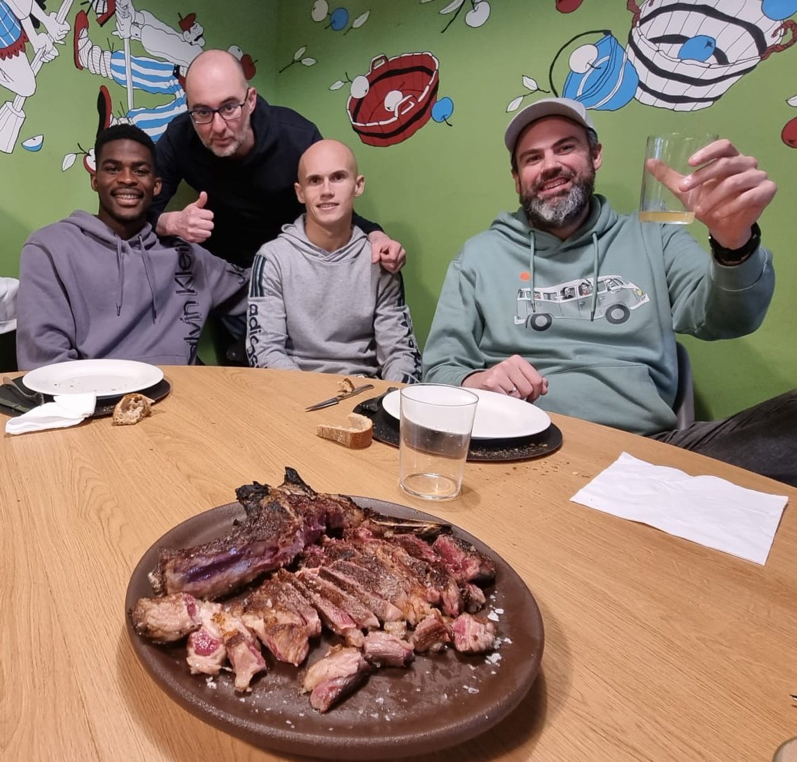 kiroleros's tweet photo. De nada... 🥩😎
Enamorados de @1owono & #Guridi 😍💙 https://t.co/QCqaIcZXdz