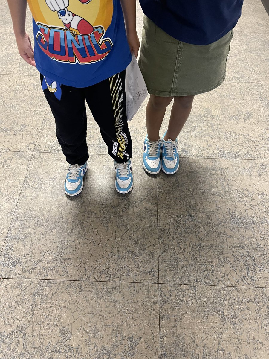 💙GLOBE TROTTER GOOD NEWS💚 Xavier said, “Hey, me and Zoey have the same shoes. Can you take our picture?” Well, you can see I took the picture. I love how students find the best similarities and differences. #ProudPrincipal #LIFTmec