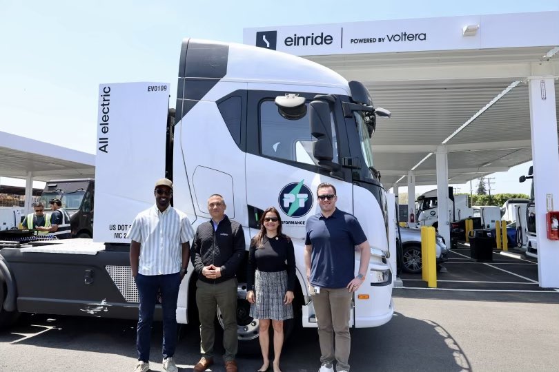 A beautiful afternoon in #Lynwood to visit @volterapower’s Smart Charger Station Site! I got an up close look at their technology that will help charge electric trucks & reduce emissions in our communities.   Paul Hernandez Senior Policy Manager and Trey Shropshire Head…