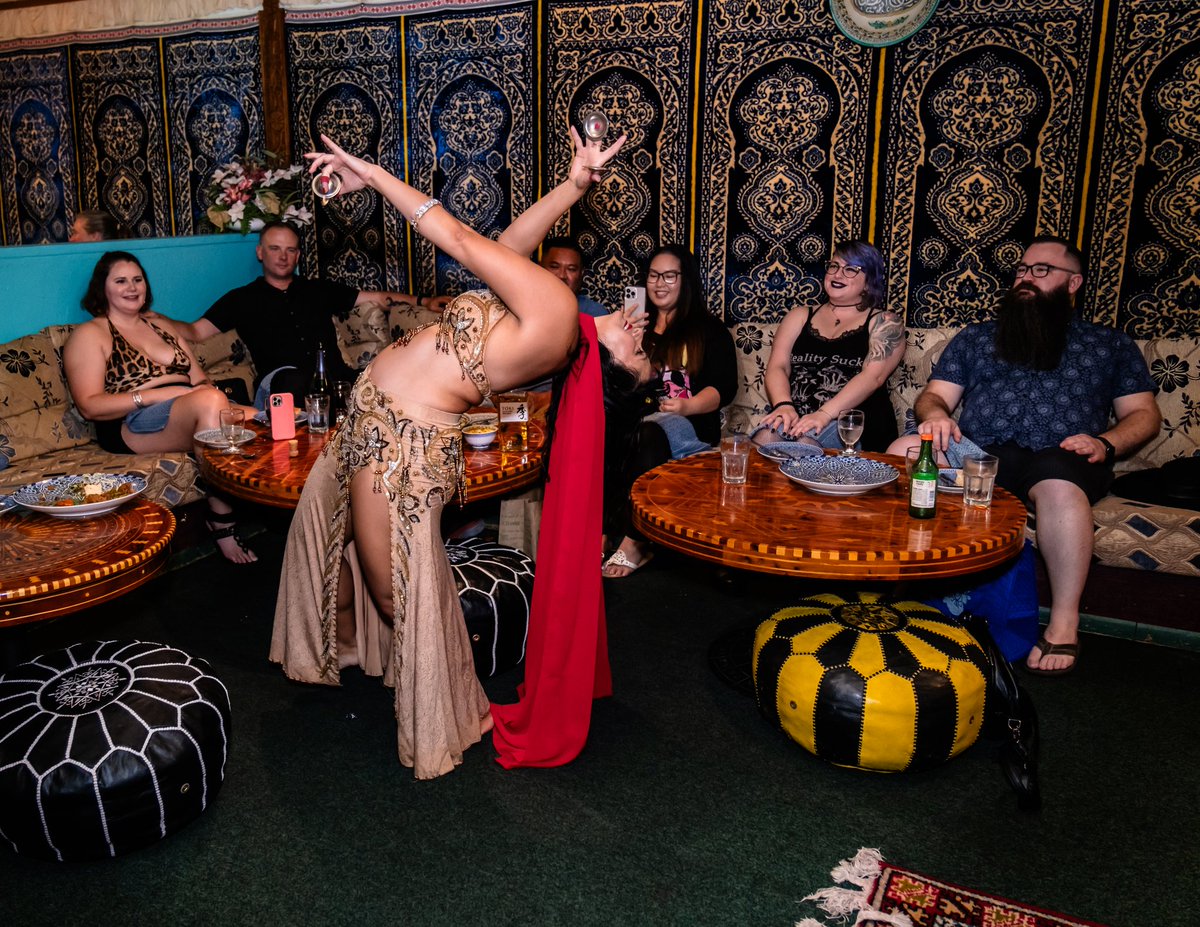 Back bending into the weekend at Casablanca Restaurant in Kailua! 🌟

Photo capture by @thunder808hi

#bookanentertainer #entertainment #dancer #bellydancer #MoroccanCuisine #MoroccanRestaurant #performer #birthdaycelebration #weddingentertainment #corporateevents