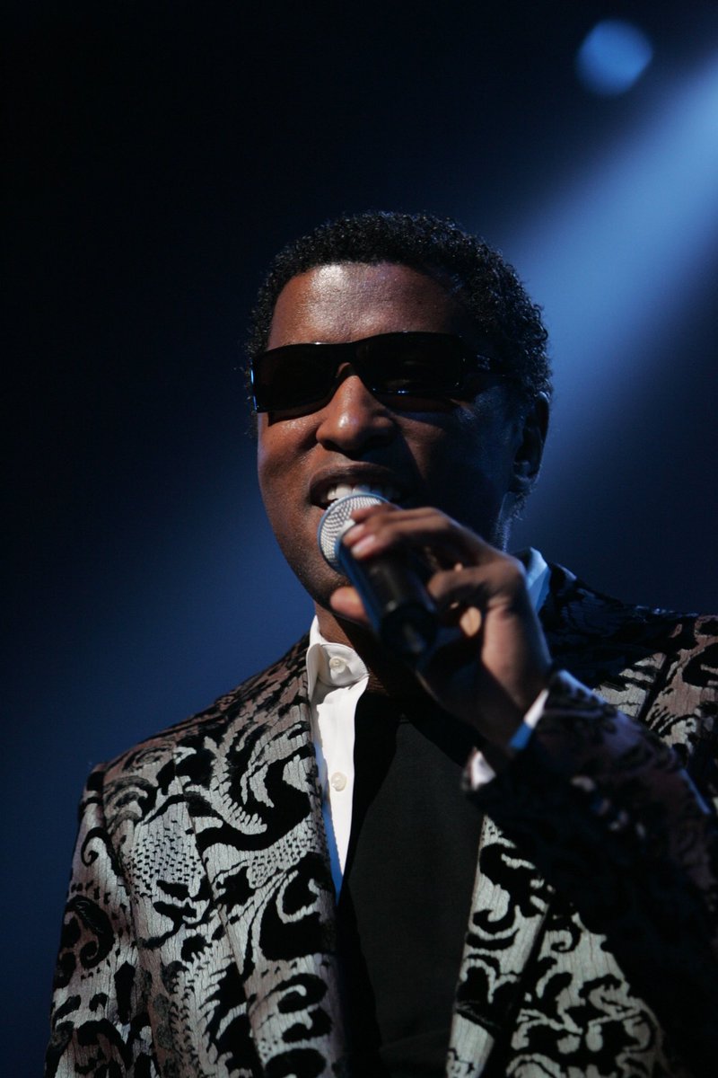 ApolloTheater's tweet photo. One of the most celebrated creative forces in music history, @babyface will be inducted as an #ApolloLegend and receive a plaque on our famous #ApolloWalkOfFame on June 10 and receive the inaugural LEGACY Award at the #ApolloSpringBenefit on June 11‼️
https://t.co/SQoVMRdXyn https://t.co/lh8QgGMUYi