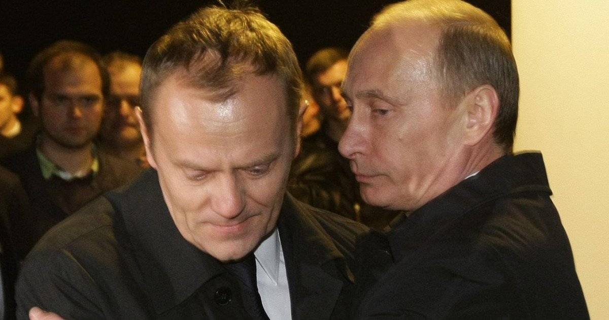 A więc twierdzisz, że Lech Kaczyński spotkał się twarzą w twarz z Putinem?
Owszem. Martwy. Może jeszcze ciepły, gdy tam lałeś krokodyle łzy łajdaku.