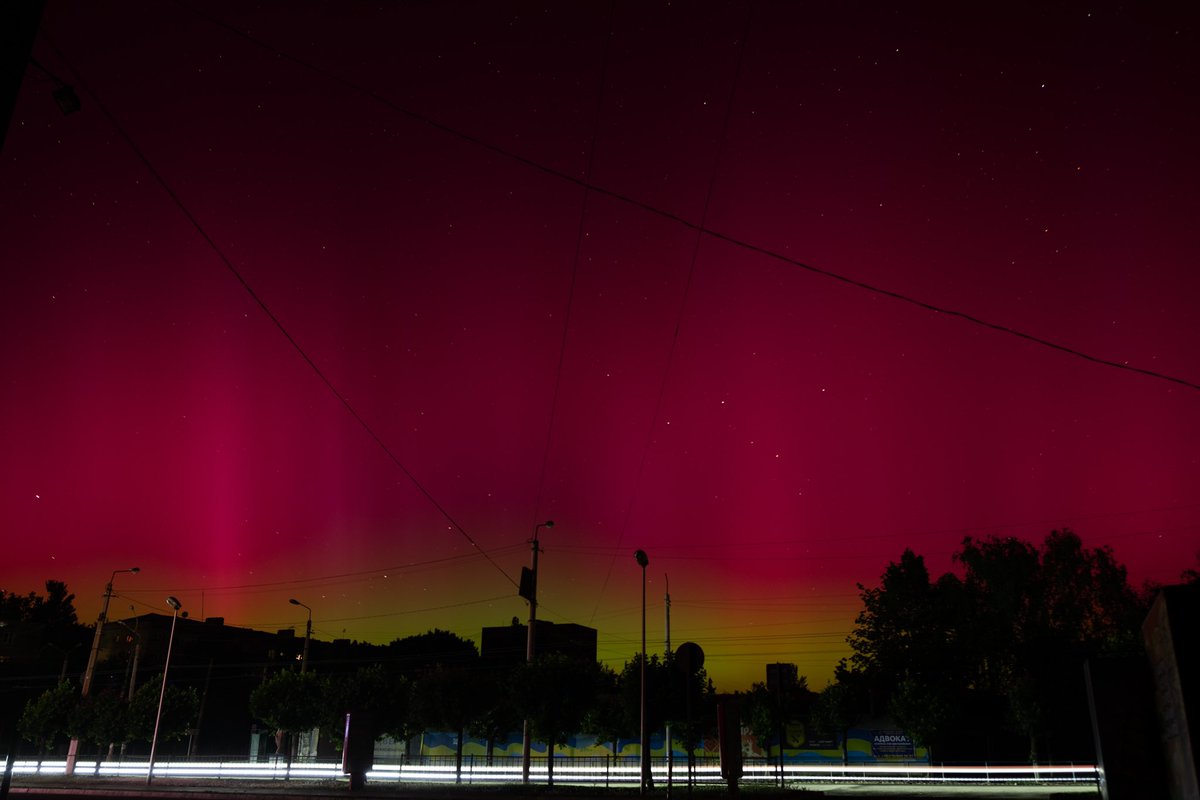 Aurora borealis above Kramatorsk this evening. I love this city so much, it has so much to give as something other than a wartime hub. This time, however the night-time blackout policy was a blessing.

(My photo)