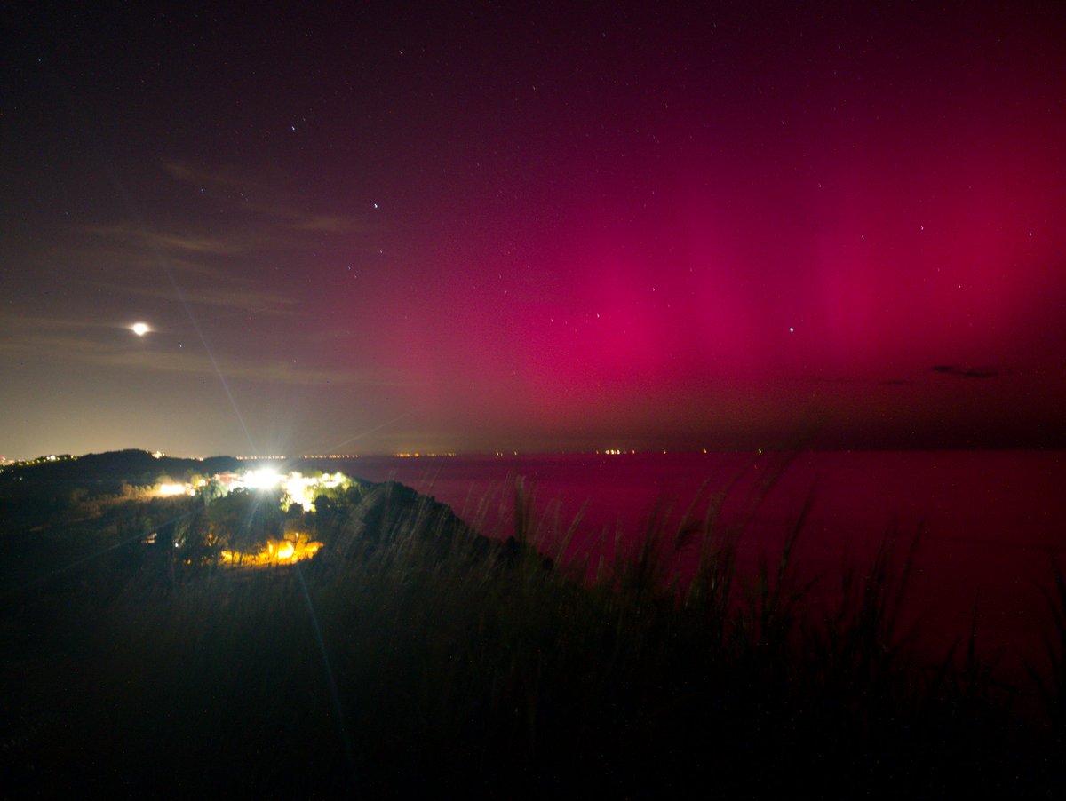 nikigiada's tweet photo. Amazing #aurora #auroraborealis #italy #pesaro https://t.co/Ql9ata0GhB
