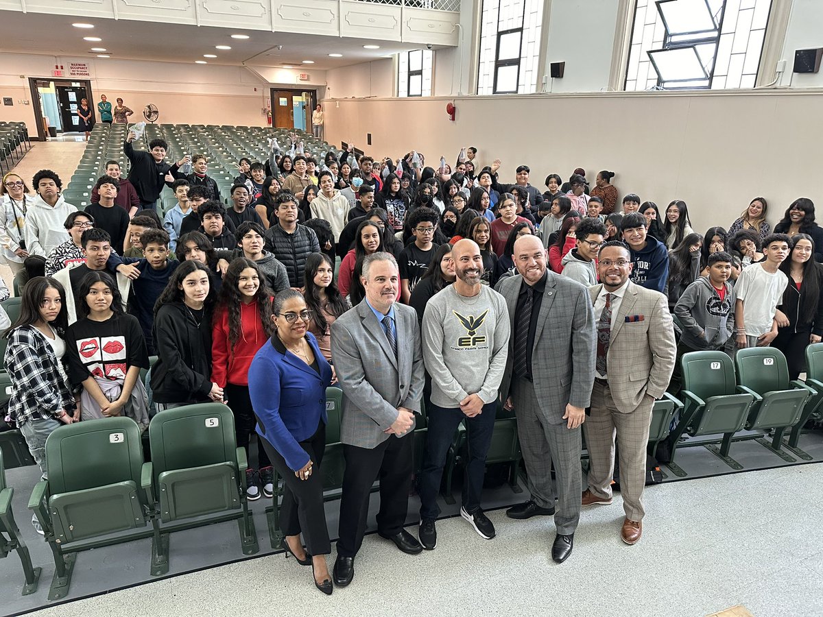 What a great culmination to #TeacherAppreciationWeek celebrating the @YonkersSchools 2024 Teachers of the Year 🏆! Mrs. Egan @CrossHill_YPS Coach Stahn @BarackObamaYPS , & Mr. Veras @EnricoFermi27! Congrats to these well deserved teachers & their communities 👏🏽! @AnibalSolerJr