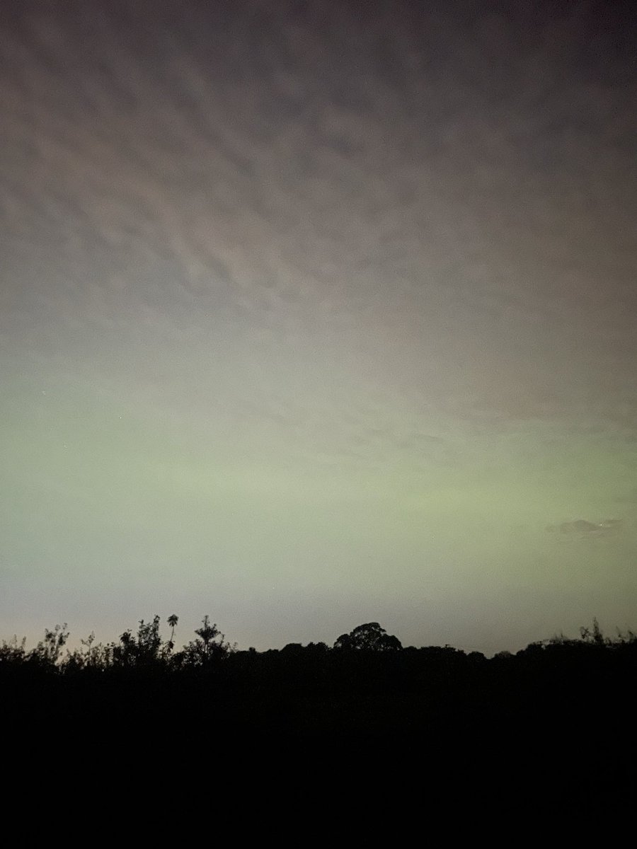 allymirfin's tweet photo. Visible just now in Doncaster #aurora https://t.co/KwVy1c67x8