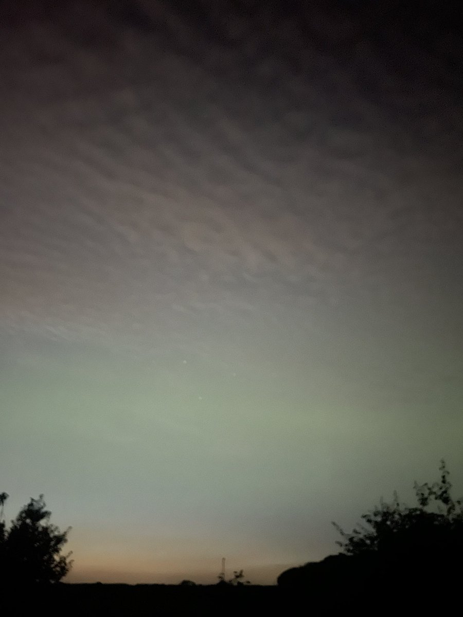 allymirfin's tweet photo. Visible just now in Doncaster #aurora https://t.co/KwVy1c67x8