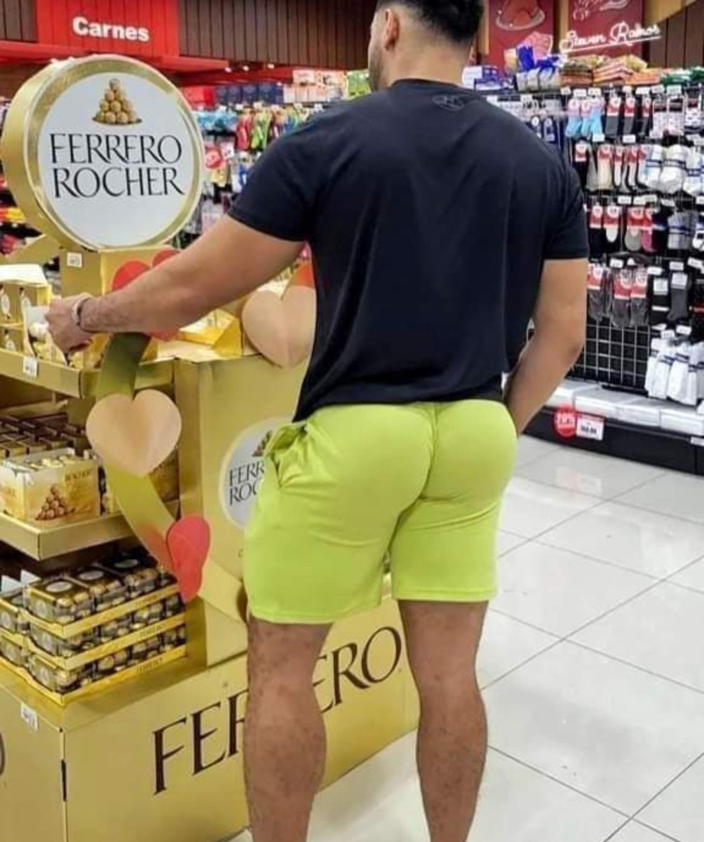 No se fijen en la masa
glútea 🤣😂 las mujeres 
nos fijamos en los cm de
los H.,sorry me perdí 🤣
en los sentimientos y q'
sean inteligentes.. 😌😇

Quiero 🍫...ñam ñam 😋