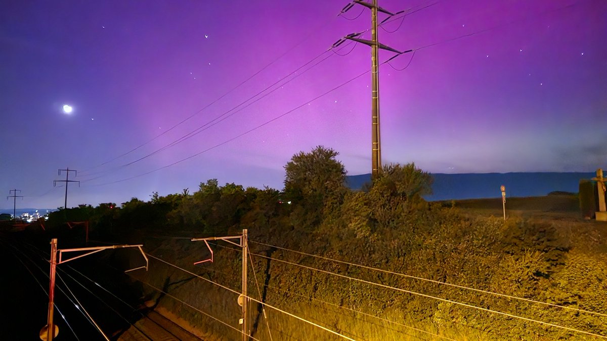 Nach einem recht doch kurzem Arbeitstag hatte ich noch die Möglichkeit aufs Land rauszuholen und paar Bilder vo den Polarlichtern hier über der Schweiz zu machen. #AuroraBorealis #Polarlichter #CargoWolf