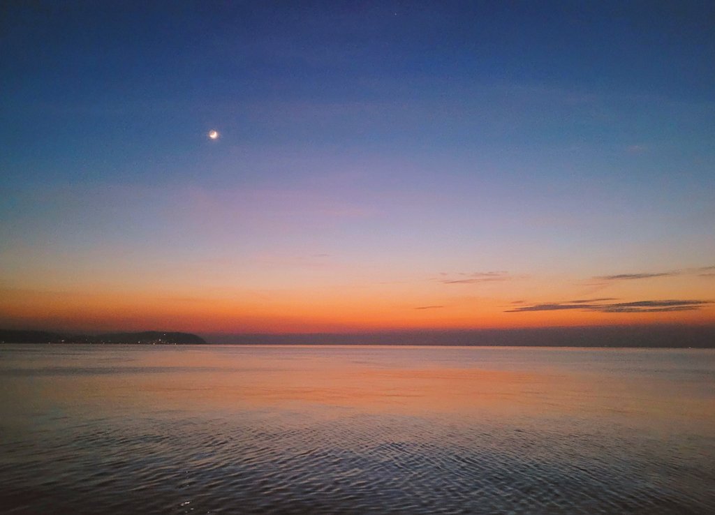 BexBookaholic's tweet image. The sea just makes everything feel better, doesn't it?