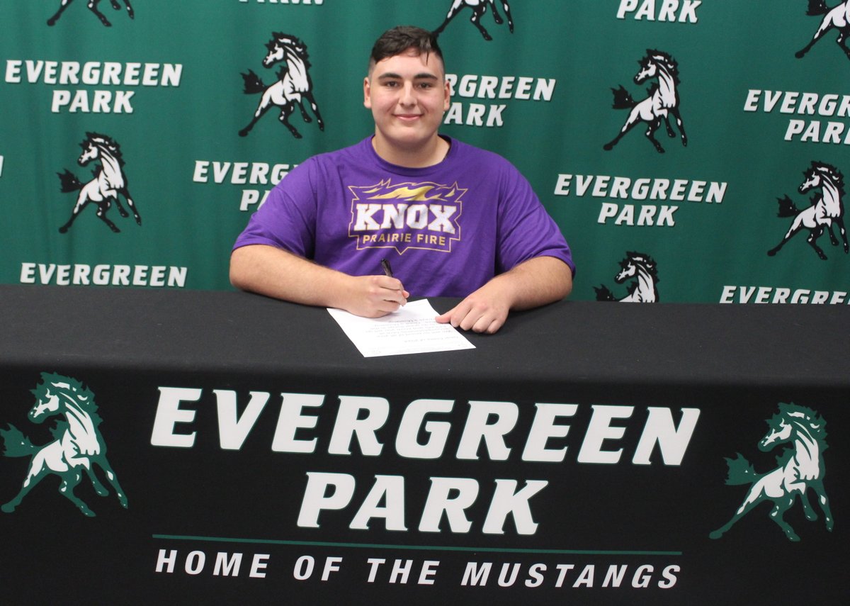 Star @EPCHSFootball player Gerald O'Hare will be playing at Knox College @KnoxCollege1837 for the @KnoxPrairieFire's @FB_KnoxCollege team!

#IgniteTheFire
