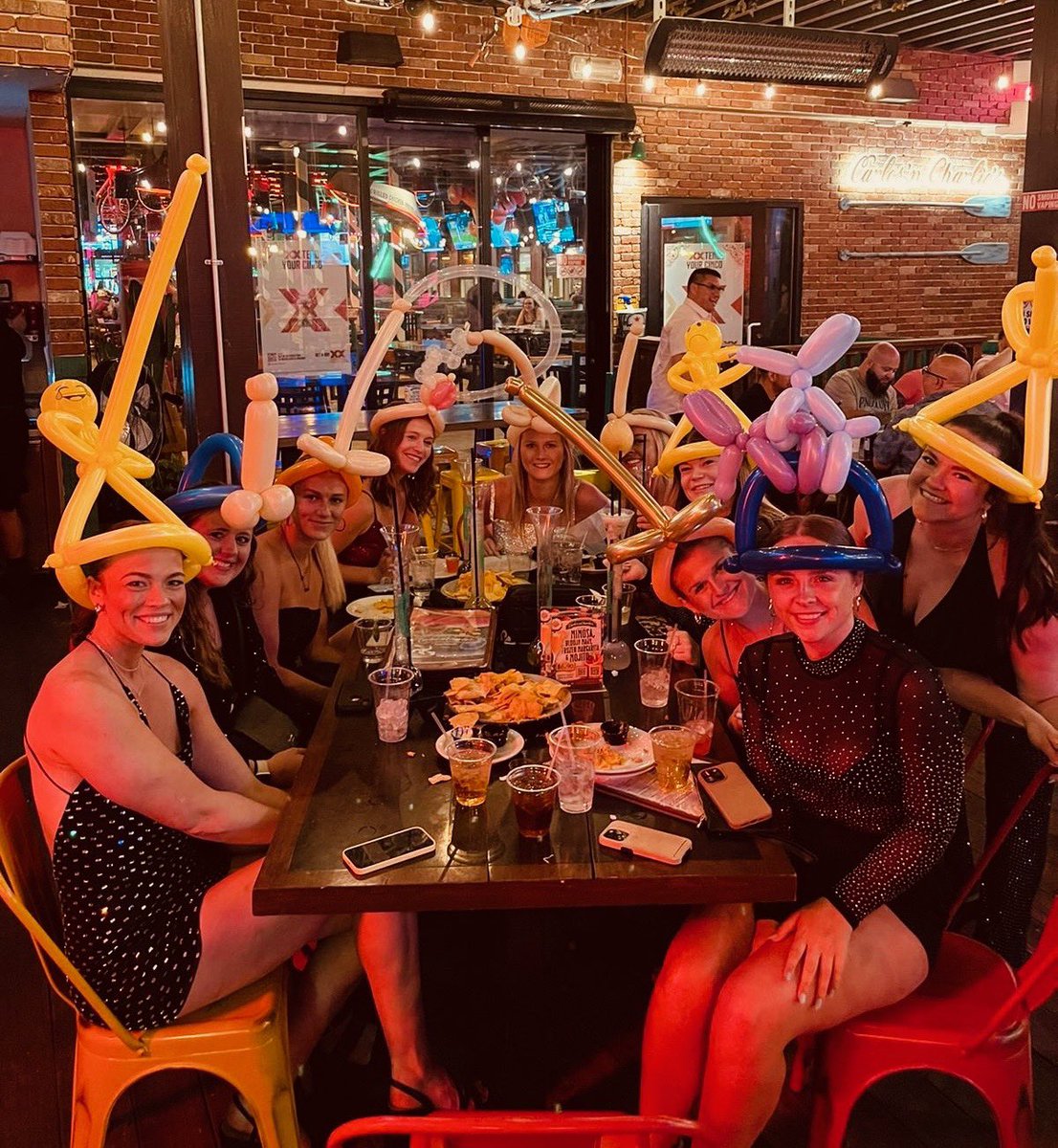 Come party with a side of dinner! 🥳

•
•

#vegas #lasvegas #carlosncharlieslasvegas #carlosncharlies #lasvegashappyhour #vegashappyhour #lasvegasdrinks #vegasdrinks #lasvegasfood #vegasfood #lasvegasparty #vegasparty #vegasdining #lasvegasdining #lasvegasdinner #vegasdinner