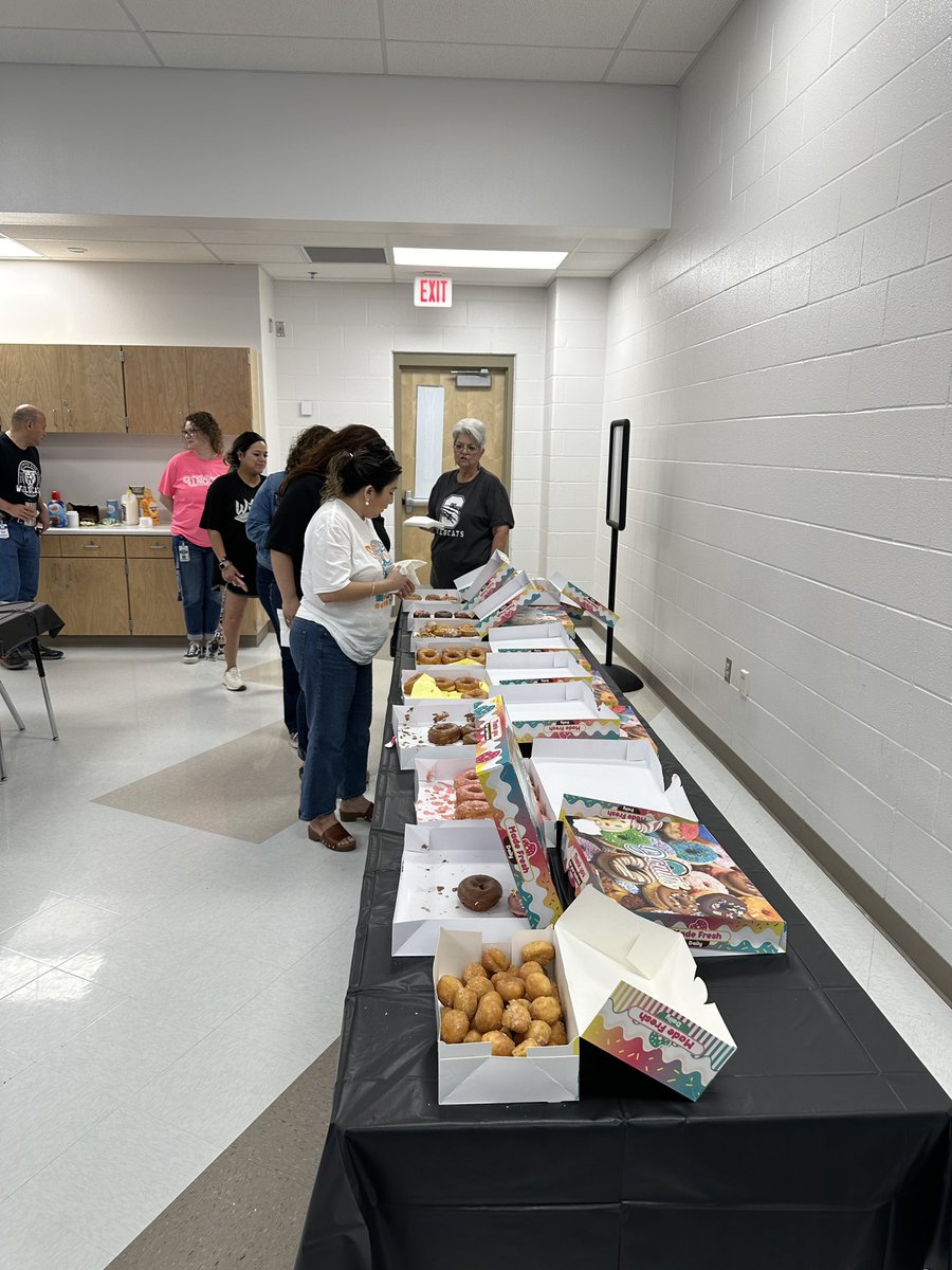 🍩☕️ Such a successful Teacher Appreciation Day at Sotomayor thanks to our PTSA! Coffee and donuts made our amazing teachers smile. Huge shoutout to everyone involved! Let's keep celebrating and supporting our educators! 🎉💙 #TeacherAppreciation #SotomayorPTSA #GratefulTeachers