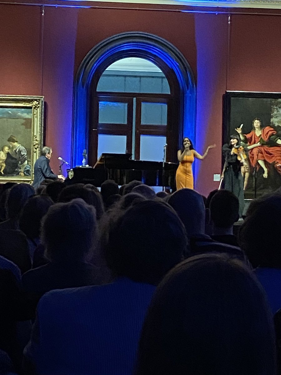 Great celebrations @NationalGallery this weekend for its 200th birthday #NG200 - “free, for everyone, to learn, to enjoy, to wonder.” And thanks for the shout-out to @artfund in the fab projections.
