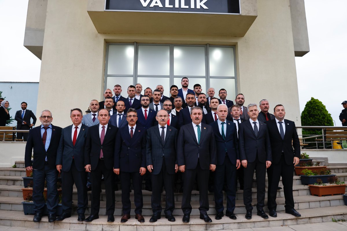 Genel Başkanımız Sayın Mustafa DESTİCİ, MKYK üyelerimiz,Genel Başkan Yardımcılarımız ile birlikte Sakarya Valimiz Sayın Yaşar KARADENİZ’i makamında ziyaret ettik.
