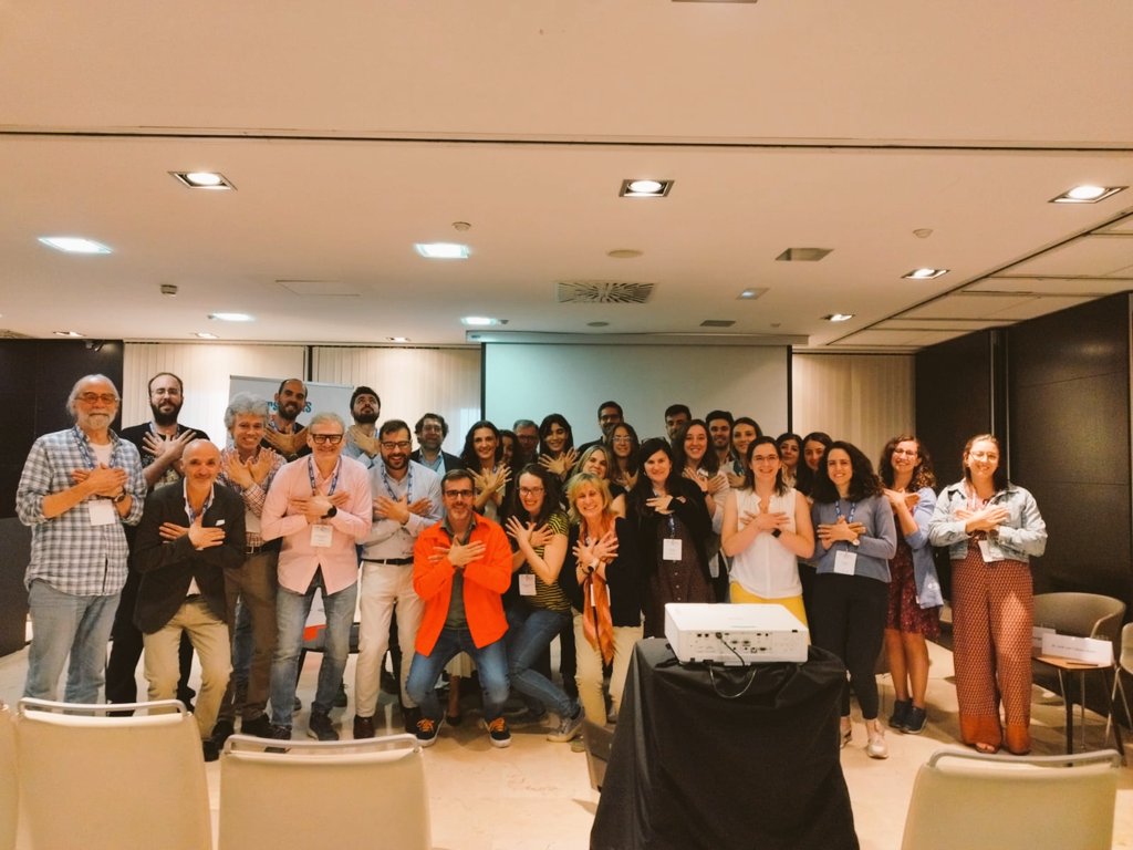 DrGlezGarcia's tweet photo. Y comprometidos con los pacientes y dando visibilidad  #DiaMundialDelLupus #DemosVisibilidadAlLupus
@LupusAcleg @Felupus 
 #𝗗𝗶́𝗮𝗠𝘂𝗻𝗱𝗶𝗮𝗹𝗗𝗲𝗹𝗟𝘂𝗽𝘂𝘀 https://t.co/laivy06oaE