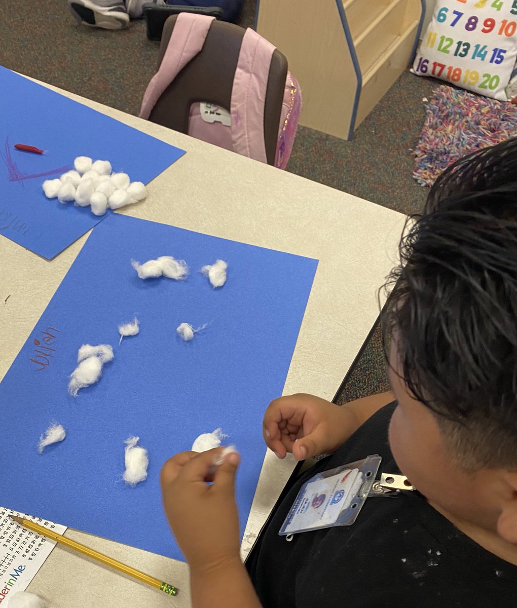 STEM Day in Kinder! Students reviewed objects in the sky and used cotton balls to create their own cloudy skies. ☁️🌈☁️ @hearnehusky