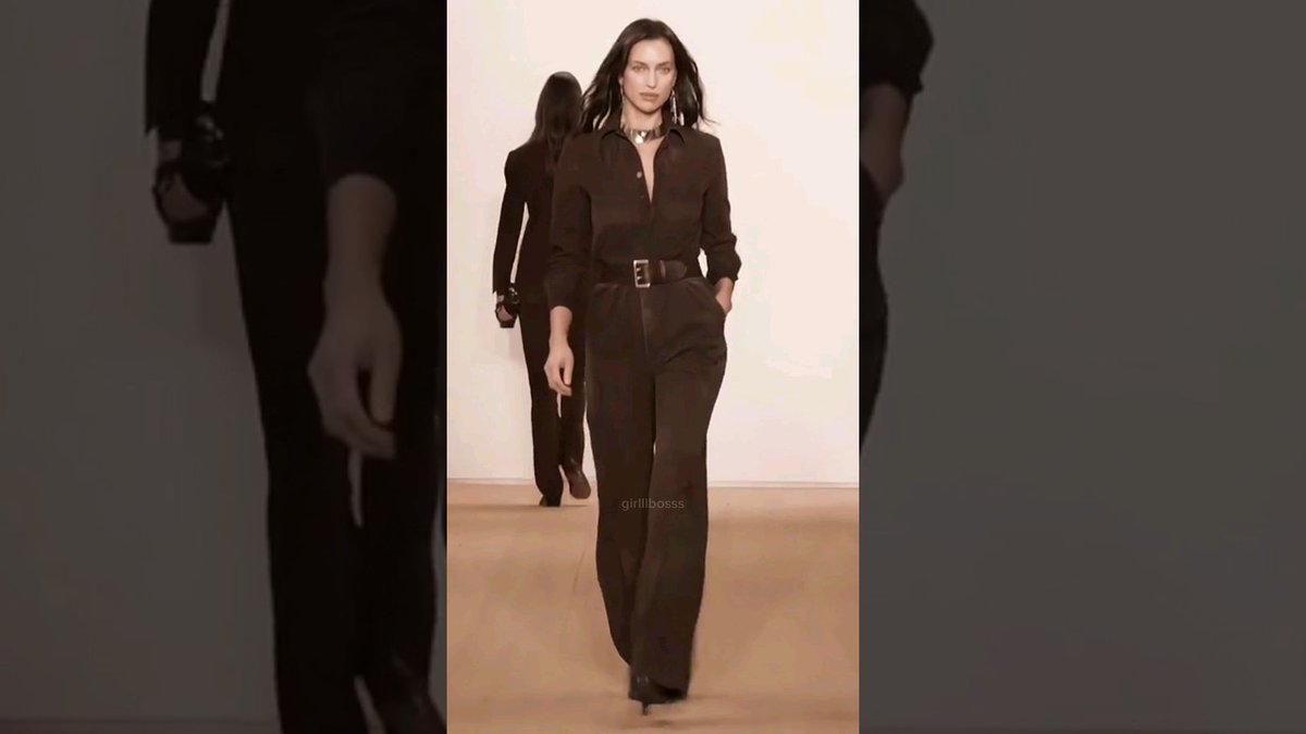 Irina Shayk for Ralph lauren ss24 🔥💥#model #fashion #runway inbella.com/609509/irina-s… #FemaleInstagramModels #IrinaShayk