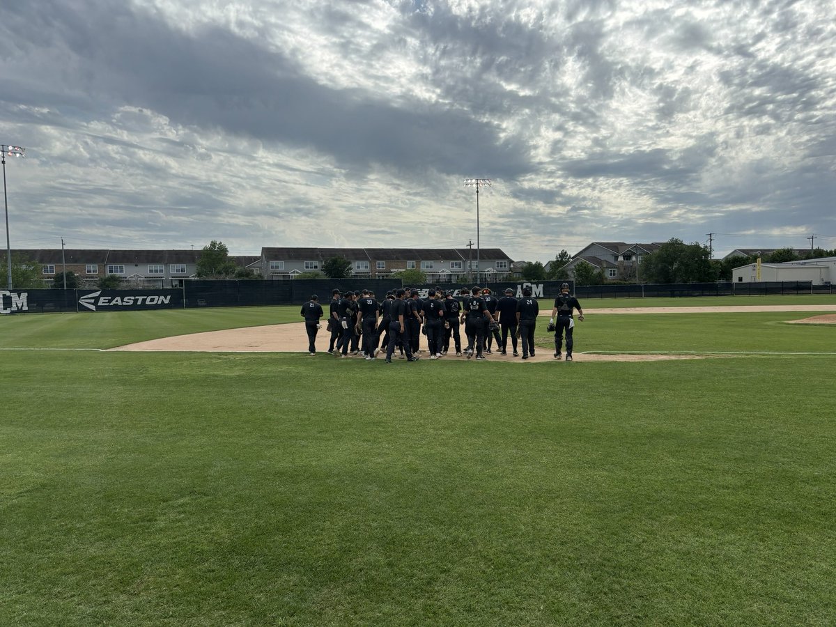 It’s a beautiful day to pick back up with Game 1 of this series! Time to get the bats rolling boys! @HendricksonBB @HawkNationHHS @HendricksonFB @PfISDAthletics