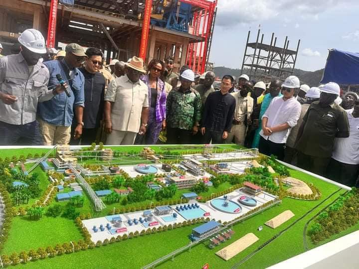 A new project launched by @PresidentBio unveiling Sierra Leone's largest mining company, Leone Rock Metal Group, inaugurating a 12 million-ton mineral processing plant at the Tonkolili Mine site.

A good move but how is the country and its people going to benefit from
this?…