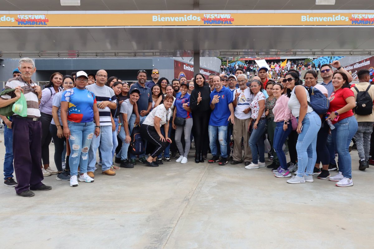 #VenezuelaFestivalDelAmor || Hoy se lleva a cabo en el estadio Monumental Simón Bolívar de Caracas, el Festival Mundial Viva Venezuela, Mi Patria Querida, donde en pocos minutos retumbarán 10 mil tambores, a propósito del Día de la Afrovenezolanidad