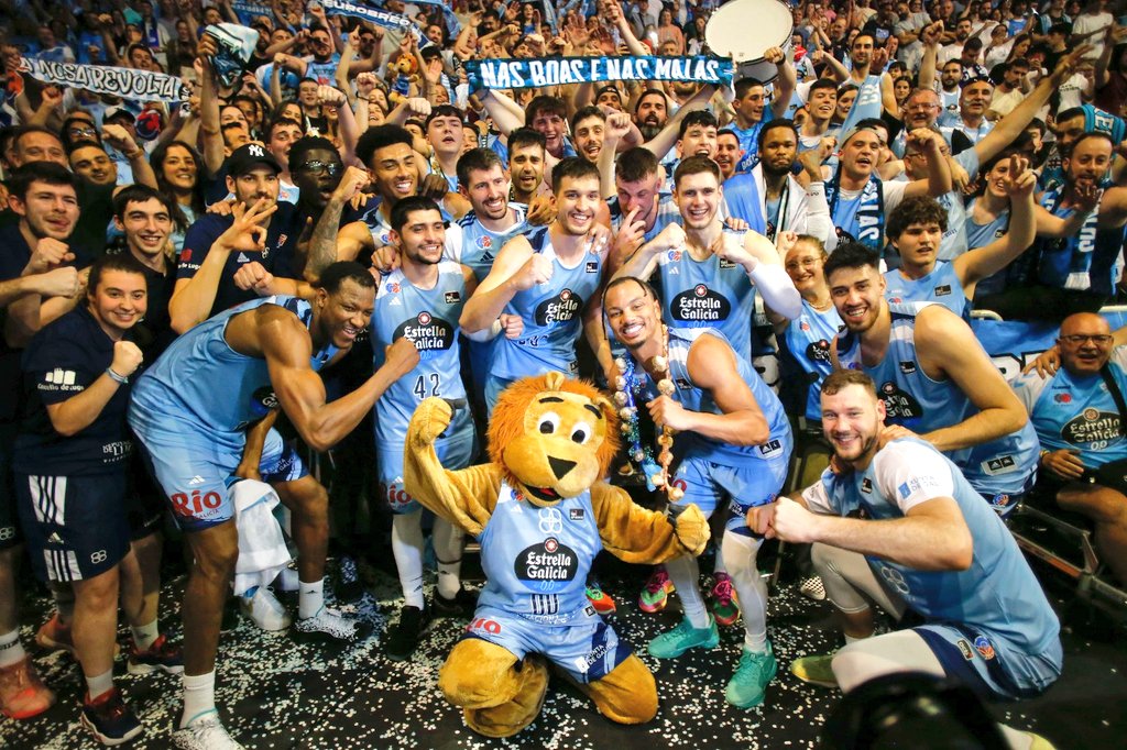 GRAZAS!
Patrocinadores, afección, e cada un dos que creron neste Río Breogán nunha tempada dura pero con premio ao esforzo e ao traballo. 
Lembranza especial para os que nos deixaron. Sempre na memoria.
Sigamos escribindo, xuntos, páxinas desta fermosa historia. 
#ForzaBreo