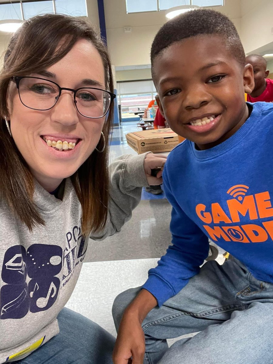80sbabymook's tweet photo. This student was suspended because he told his teacher her breathe smelled like shit. 🤦🏽‍♂️😂😂😂 https://t.co/VIH4eadWcQ