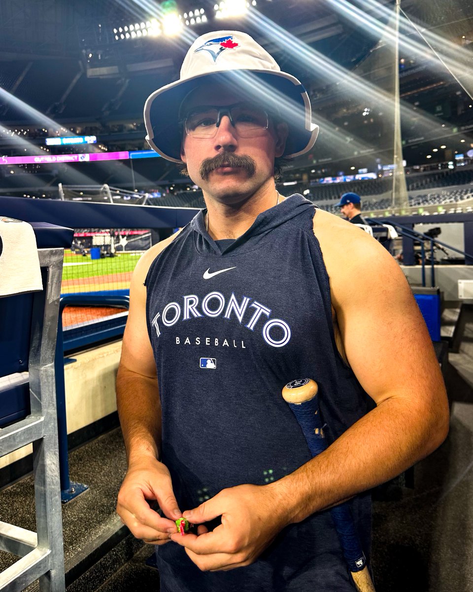 BlueJays's tweet photo. Babe and Ernie: BIG fans of tonight’s Cricket Hat Giveaway 😄👨🏻 https://t.co/OGWGqFuoBF