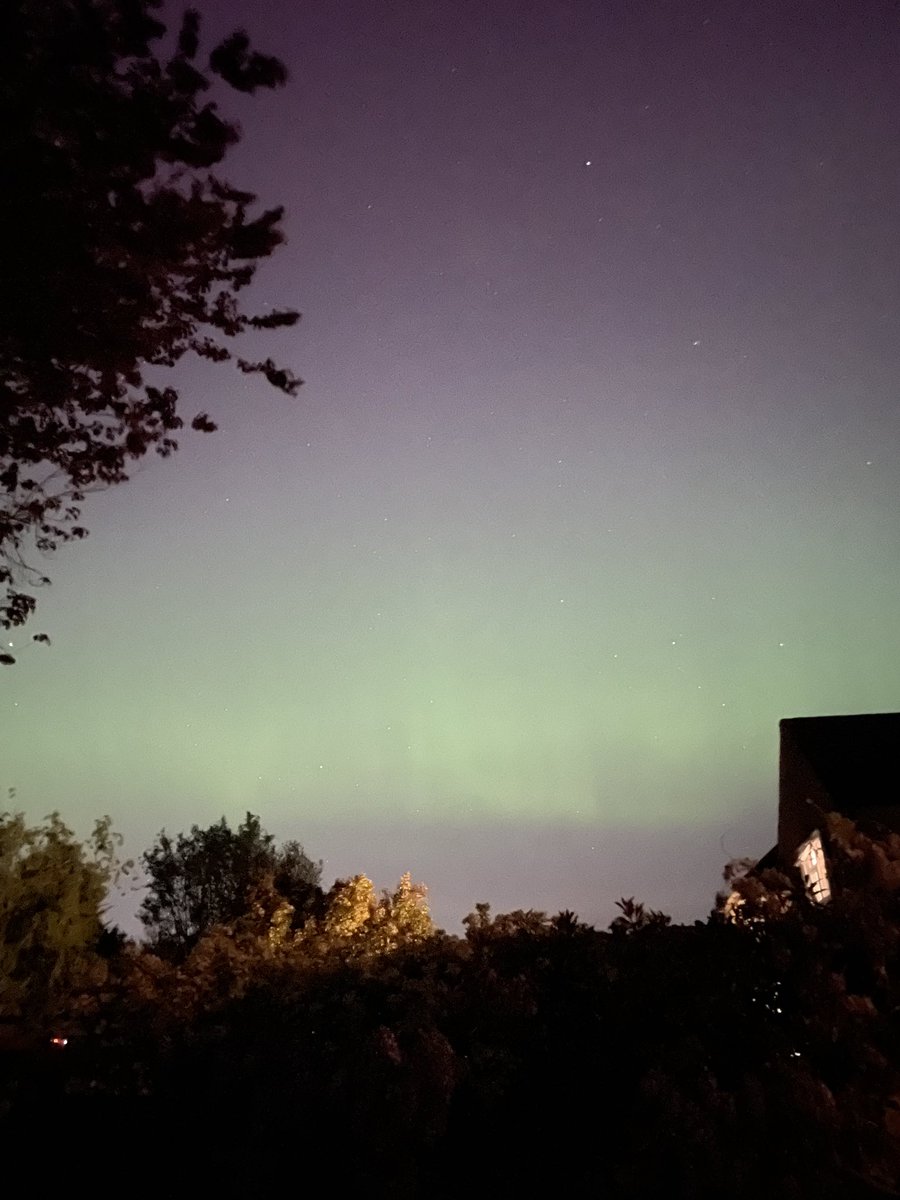 Auroral display from StAlbans just now 22.55