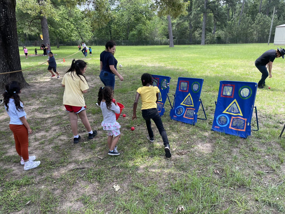 Srockam's tweet photo. Our staff, students, and families had so much fun today at @Magrill_AISD! Thank you to all the dedicated staff, especially @DeafEdAllGrades, for organizing this amazing event for our students! 🤟🏼#MyAldine #R4RDSPD https://t.co/e53lY1eLky