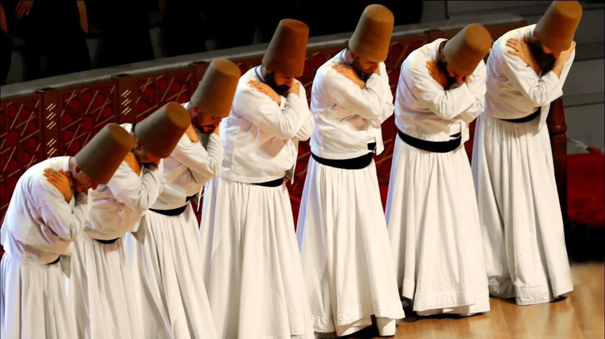 طيـنٌ أنا كُلما صافحتُكِ نبتَ فوق كفي الياسمين ..
#جلال_الدين_الرومي