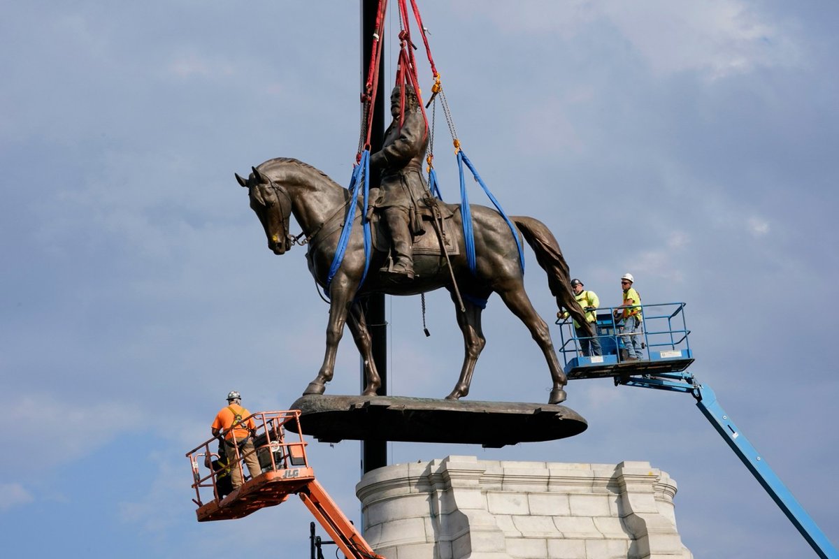 Virginia School District Votes to Re-Rename Schools After Confederate Officers More: rollingstone.com/politics/polit…