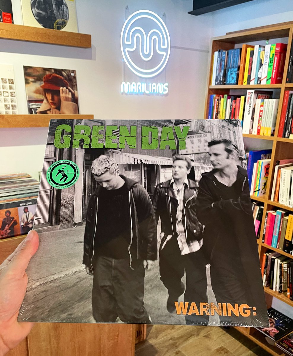 GREEN DAY 'Warning:'🤘🔥🎵

Reedición en vinilo verde fluorescente 🟢 del disco de la banda de California, publicado por primera vez en el año 2000.

Hazte con tu copia en Mariliansy en tienda.MARILIANS.com🌐
.
.
.
#greenday #marilians #mariliansrecords #tiendadediscos