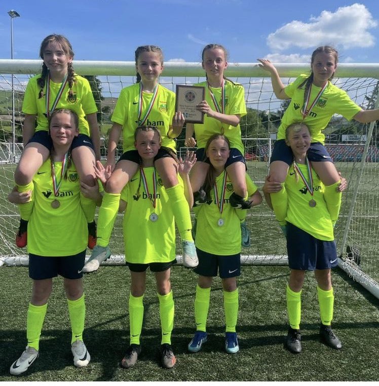 RCTSFA's tweet photo. Wow what a day for our representatives at today’s national @WelshSchoolsFA P5s finals in Newtown! 

@PenygawsiPri claimed top spot in Wales in the girls festival and @MaesybrynP reached the final 4 in the boys festival 

Congratulations to both squads!

#teamrct https://t.co/VuC7y89ru1