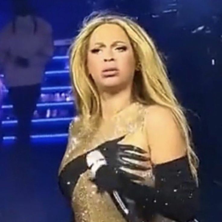 qualityyonce_'s tweet photo. In honor of the 1 year anniversary of the Renaissance Tour, show me your favorite photo/meme https://t.co/DjUHAq5uWP