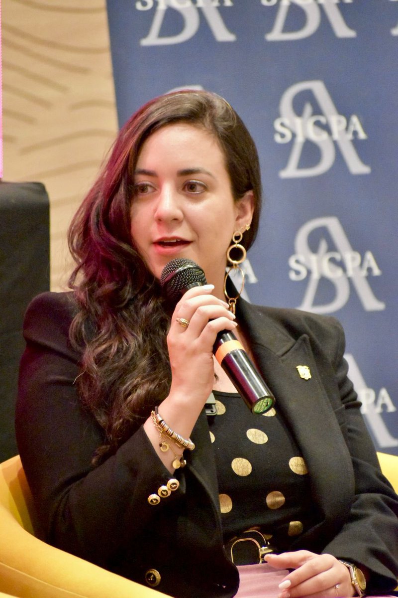 DDHH_Ec's tweet photo. La subsecretaria @desireeviteri indicó que la Ley para Impulsar la Economía Violeta, tiene entre sus observaciones fortalecer, promover, garantizar y ejecutar la transversalización del enfoque de género a través de la generación de incentivos y políticas públicas. https://t.co/kiQeuTPcs7