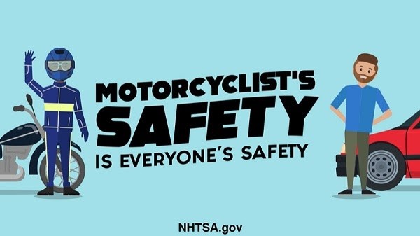 MassDOT's tweet photo. May is Motorcycle Safety Awareness Month. #MassDOT &amp; our partner @MAPFREIns are sharing these safety tips:
🫲Use your signal when changing lanes or merging
🏍️#CheckTwice &amp; watch for blind spots
🚗Leave distance between riders &amp; drivers
⛑️Wear a helmet
ℹ️ https://t.co/Hr3lSsF9Bi https://t.co/xRoYysoHp6