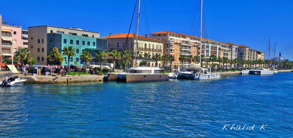 Séte magnifique vue sur le quai de en face #bateaux #canal #canaux #sète #ilesinguliere #Sunet #suddelafrance #canalmaritime #canaux #ici7 #icisete #otsete #occitanie #villedesète #34herault #34sete #méditerranée #portsète #photographer #photopassion #photography #balladessypma