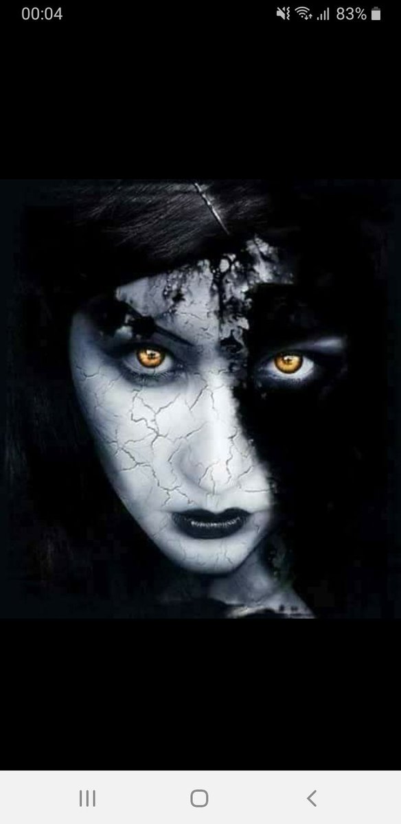 Die zwei Gesichter des Menschen.
Das gute, empathische
oder
Das böse, dämonische.
Jeder entscheidet selbst, welches zum Vorschein kommt.
Angenehmen Aben euch allen, ich muss wieder was arbeiten.😊😗🐈🦇🦇🎭