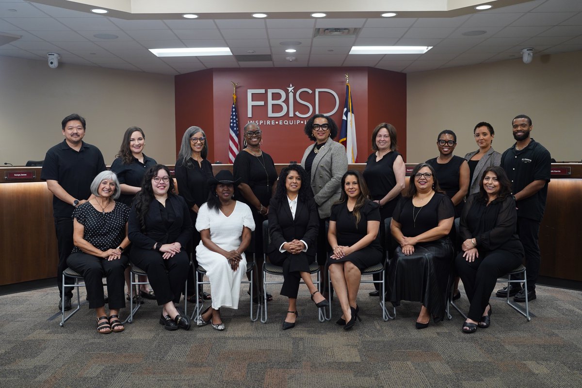 Happy School Communicators Day to our @FortBendISD Communications Dpmt. Day in and day out they work to keep our school community informed and connected. From photos/videos/ events/heartfelt stories among other projects, these communicators highlight the great things at FBISD.