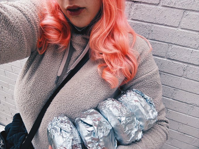 just me, my big boobs &amp; my breakfast bagel sandwiches against the world https://t.co/SaxHWNk7Lk