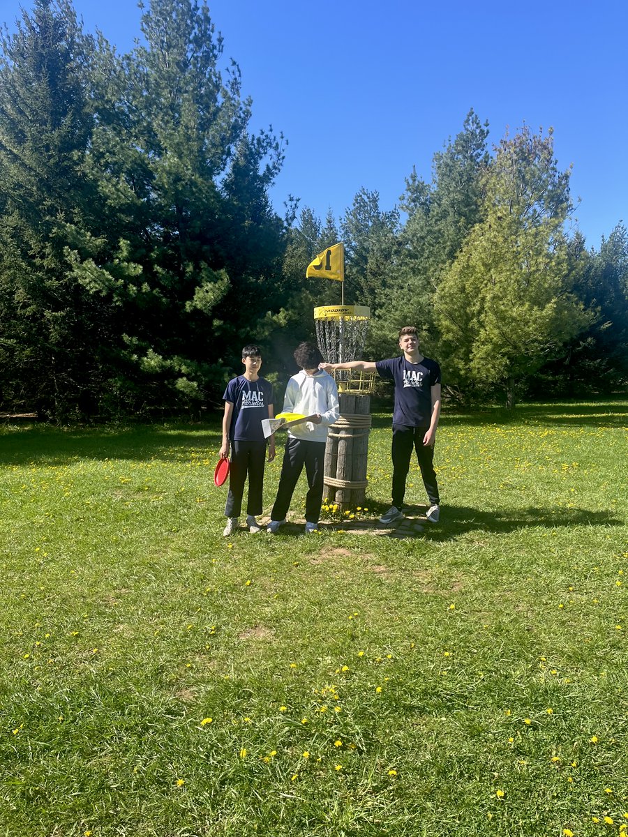 Our Grade 8 students enjoyed a sunny day at Bronte Creek Provincial Park playing disc golf! 🥏 It's moments like these that remind us of the power of hands-on learning and the beauty of connecting with nature. #BronteCreek #OutdoorEducation #PSPE #Oakville #MacLachlanCollege